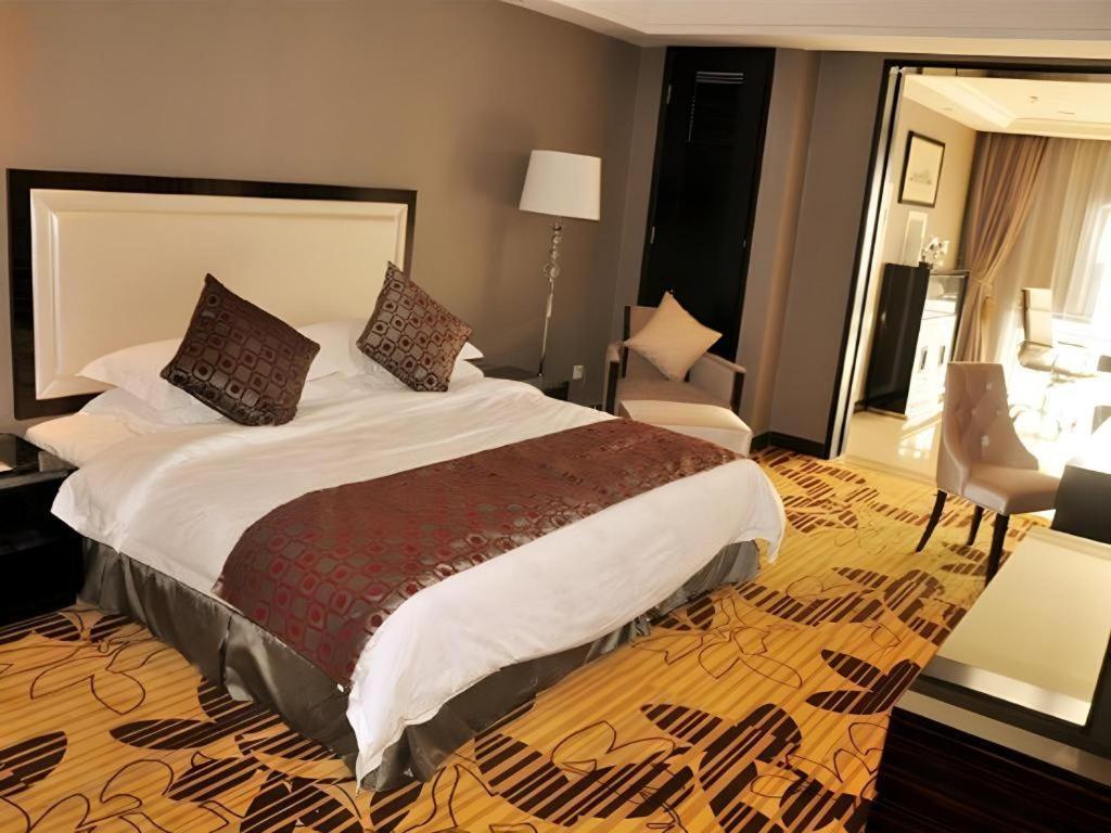 Country Garden Phoenix Hotel Шеньян Экстерьер фото
