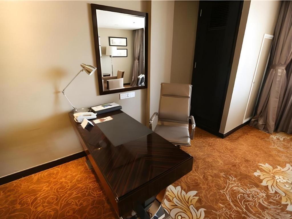 Country Garden Phoenix Hotel Шеньян Экстерьер фото